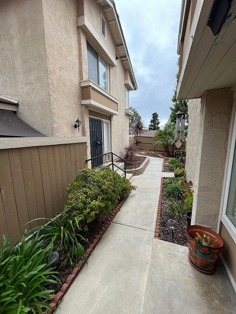 Spacious 2bd/2 bath with private patio in the heart of Paradise Hills. 2 carport spaces — Photo 1