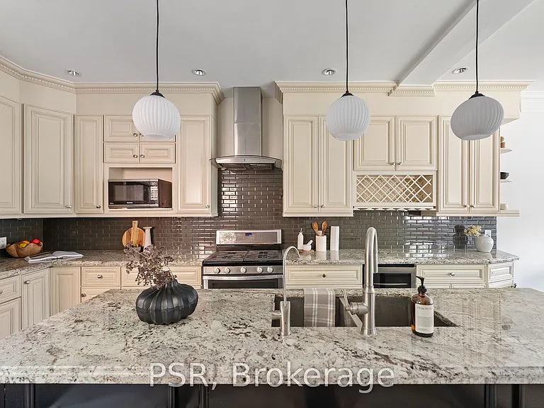 126 Dovercourt Rd — Photo 11