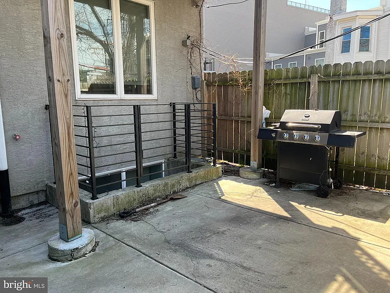 2039 N College Ave #A — Photo 28
