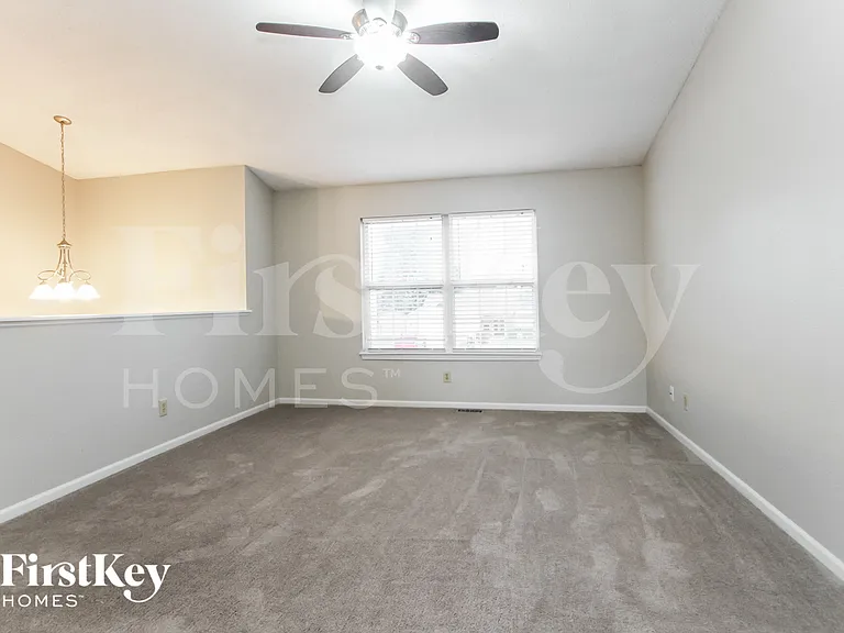 1524 Blue Brook Way — Photo 4