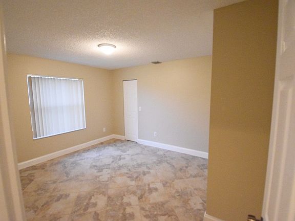 4th image of 1481 SW 96th Ter