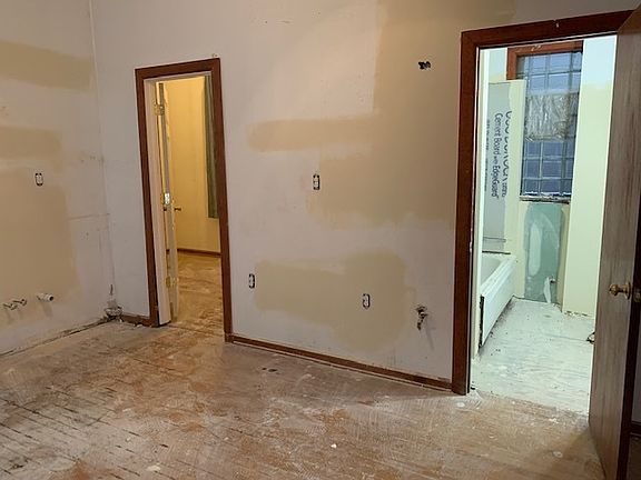 4th image of 1034 N Paulina St
