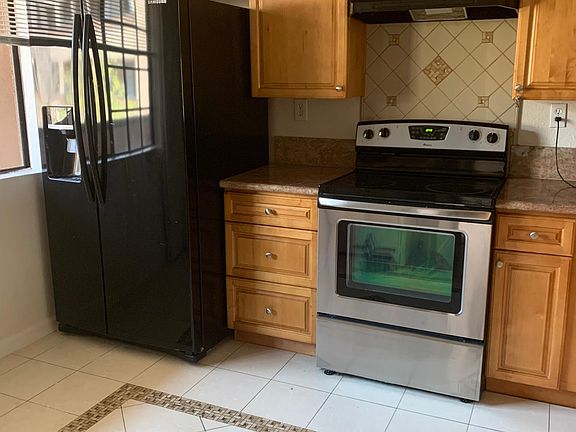 5th image of 818 S Marengo Ave APT 210