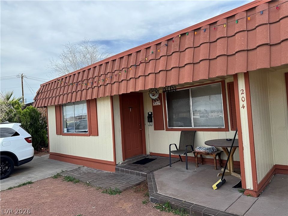 2nd image of 204 Bruce Way