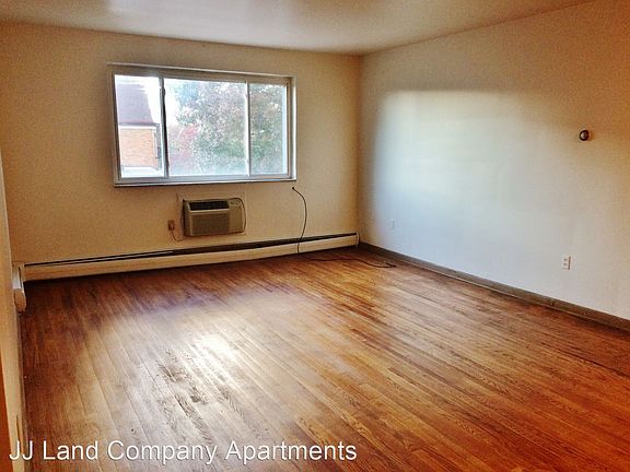 3rd image of 304 S Winebiddle St #10515523