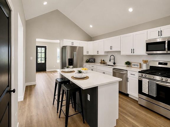 5th image of 308 Union St