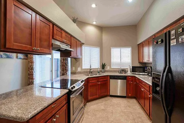 4016 E Hiddenview Dr — Photo 4
