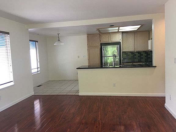 4th image of 434 Galleria Dr APT 12