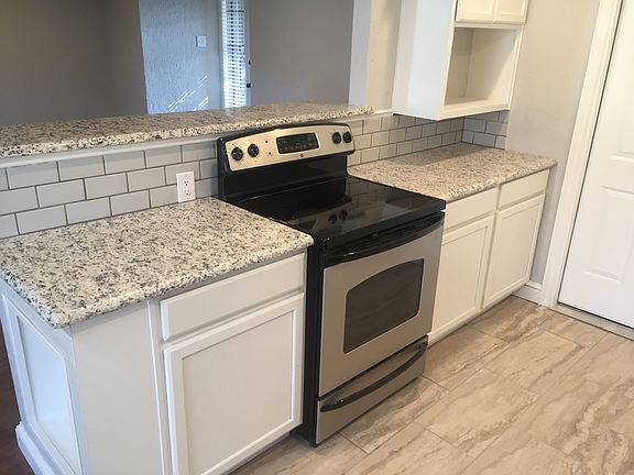 3rd image of 905 E Martin Ln