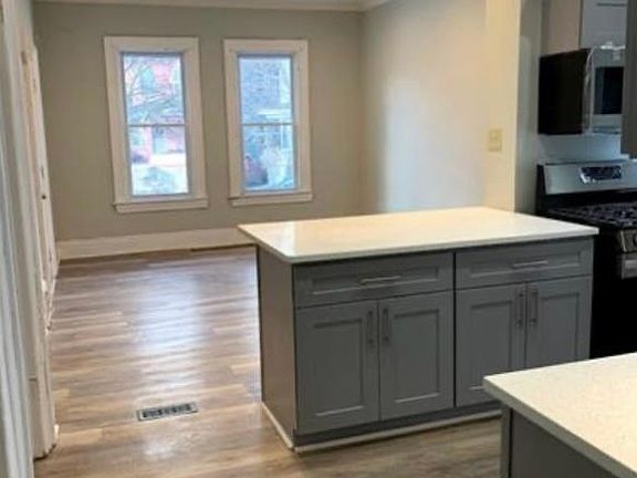 5th image of 411 W Ferry St #1
