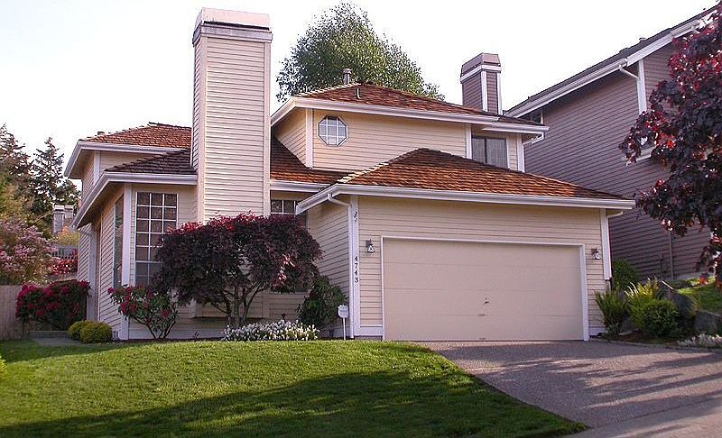 Westbury property located close to Dash Pt St Park, beaches & hiking trails. 