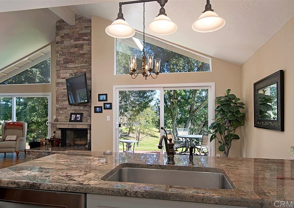 1st image of 1223 La Casa Dr