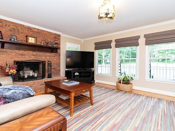 4th image of 3224 Lauren Dr