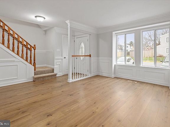 4th image of 1062 Knight Ln