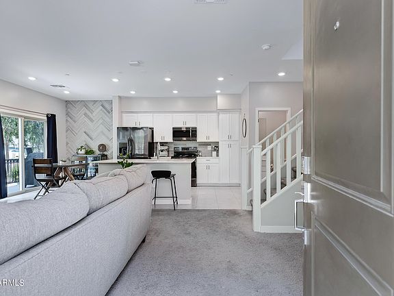 5th image of 1838 E BRIDGEPORT Parkway #103