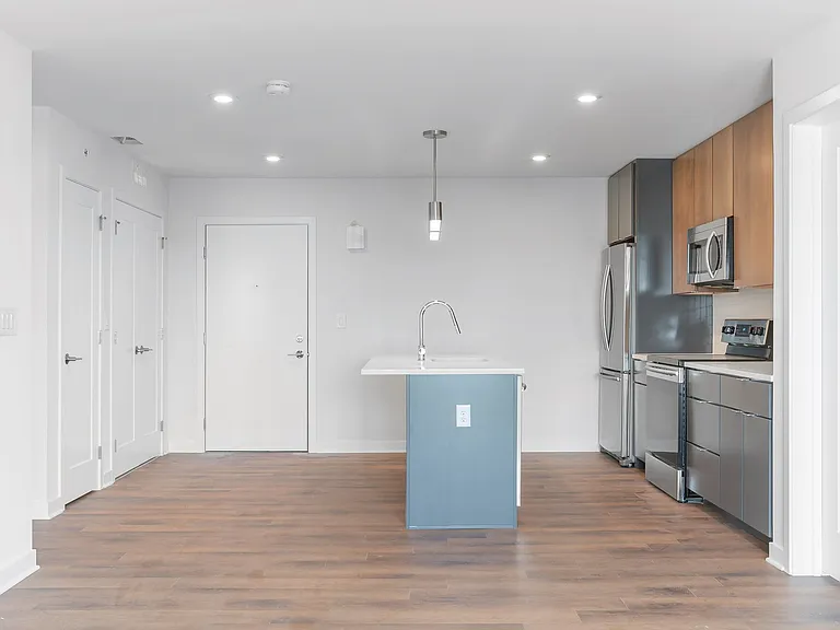Graduate Pointe — Photo 27