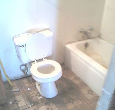 2nd image of 847 W 50th Pl