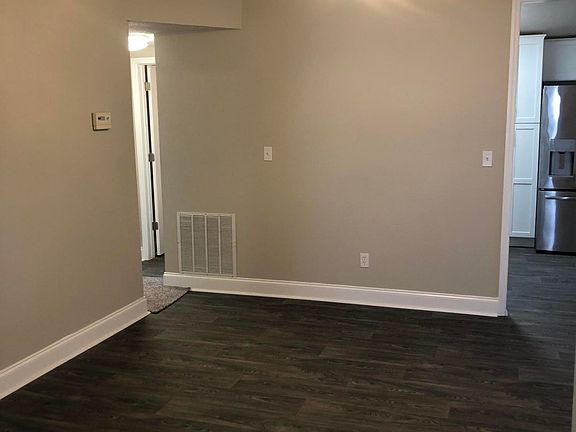 4th image of 10418 Pinehurst Dr