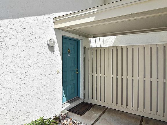 3rd image of 1021 Capri Isles Blvd APT 9