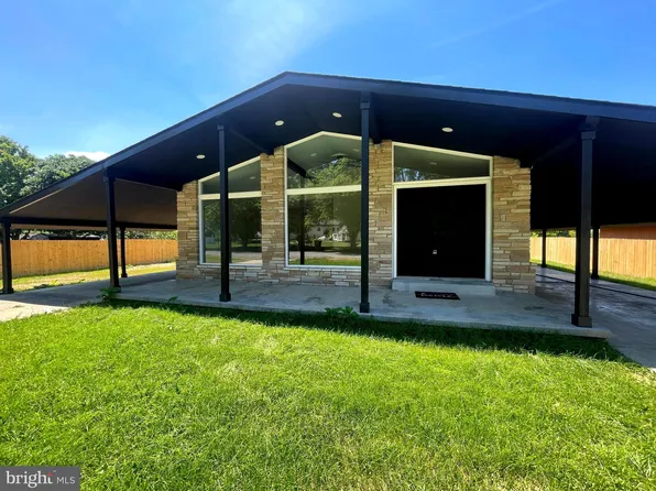 80 N Fairfax St, Romney, WV 26757