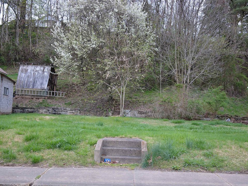 1st image of 327 N River Ave
