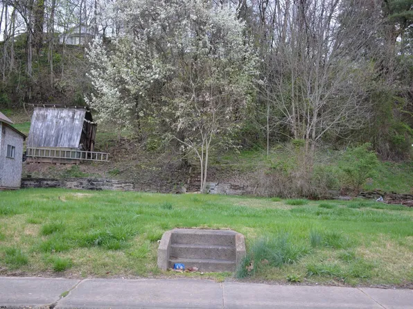 327 N River Ave, Weston, WV 26452