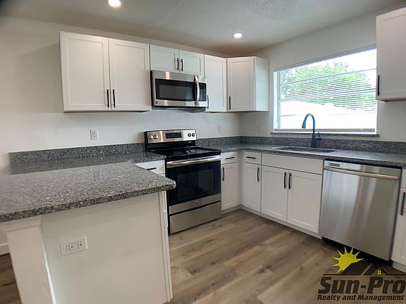4th image of 5222 Isabelle Ave #B