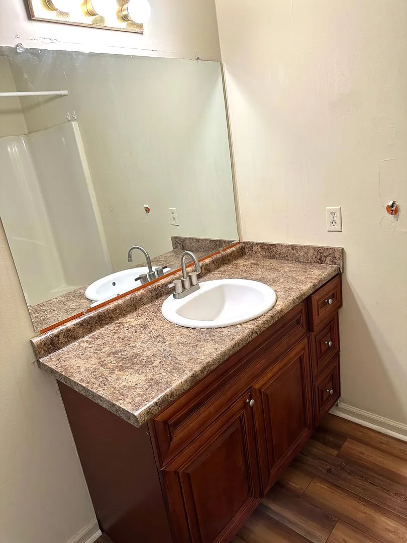 St. Charles Apartment — Photo 3