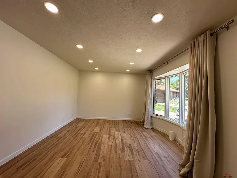 1839 W Arlington Cir — Photo 3