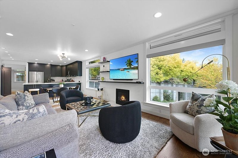 3rd image of 121 Lakeside Avenue #201