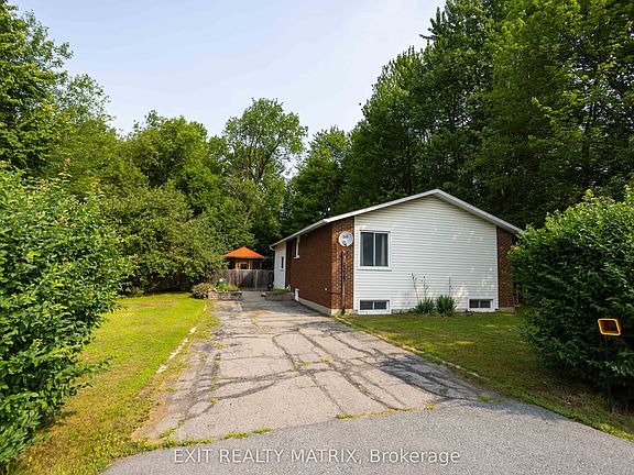 3rd image of 2174 Des Pins St