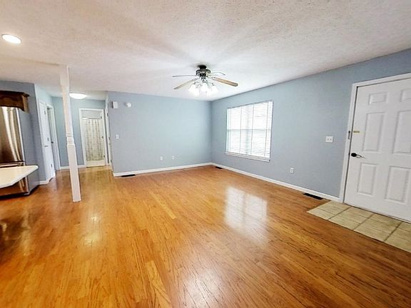 4th image of 90 Phillip Bates Dr