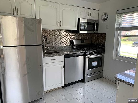 4th image of 2197B Center Ave #197B