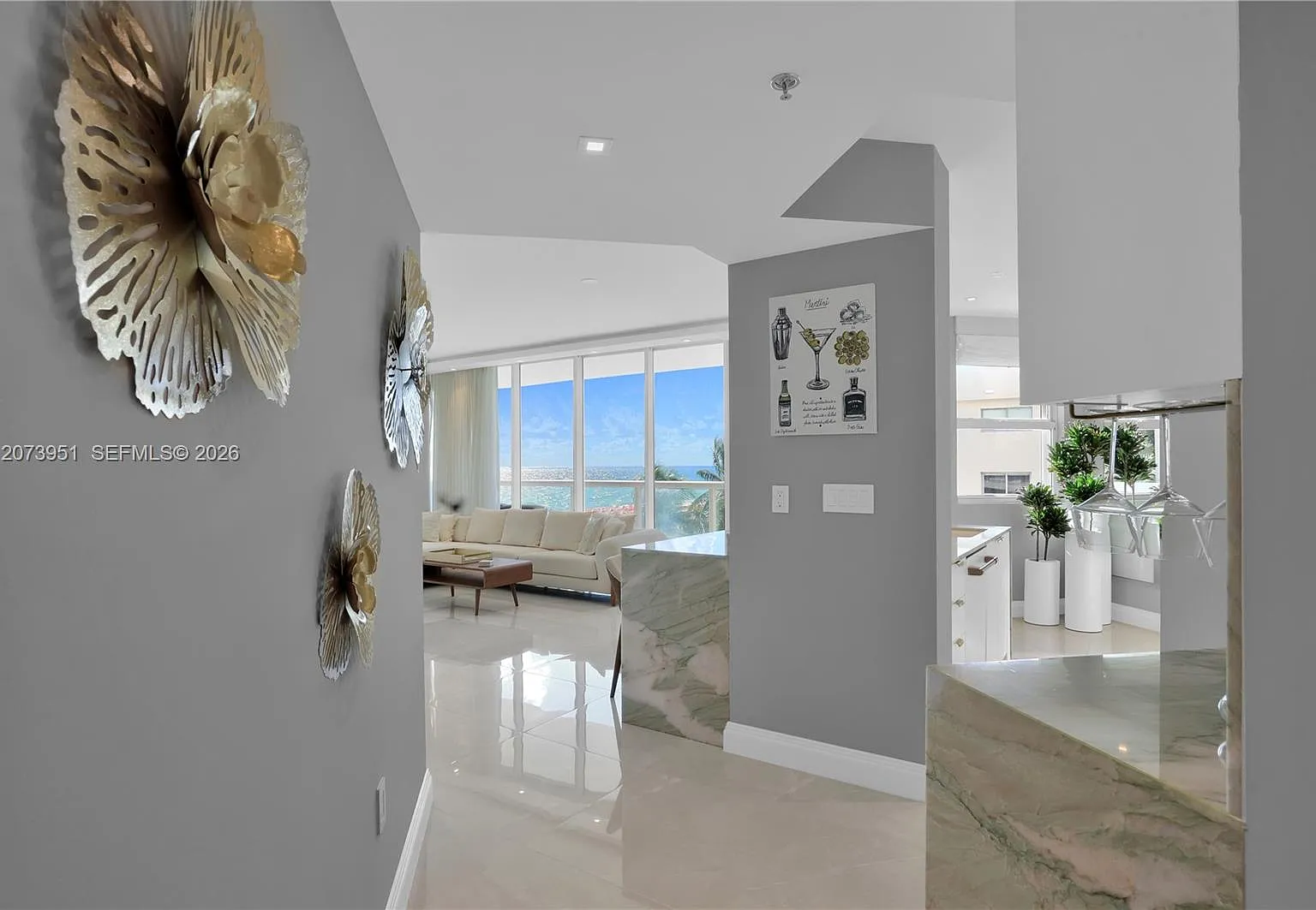 La Tour Condo — Photo 2
