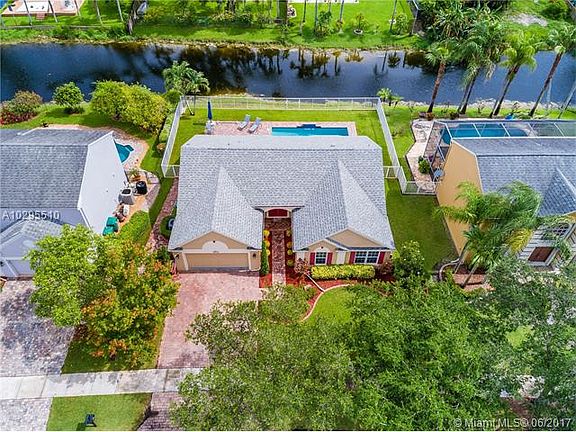 3rd image of 10135 Grove Ln
