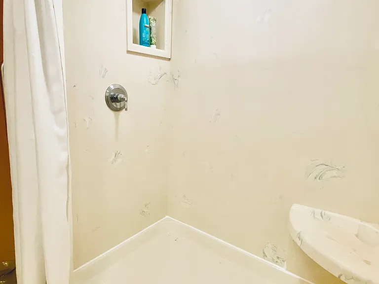 2135 Knowles Rd — Photo 16
