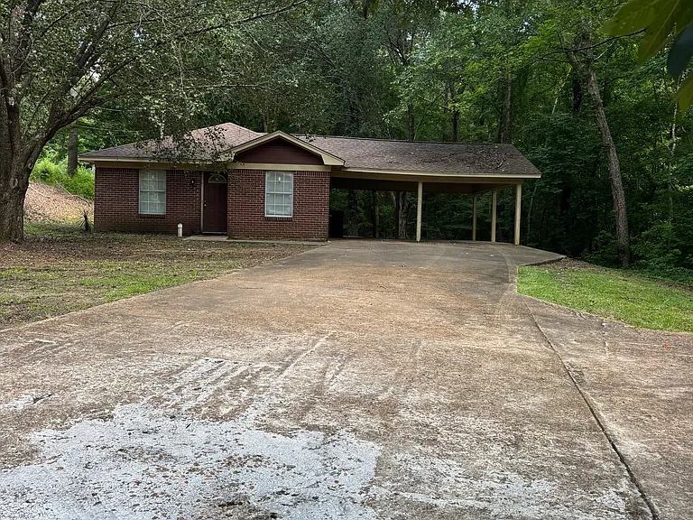 108 Johnson Ave — Photo 3