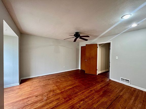 4th image of 27801 Mills Ave #3M
