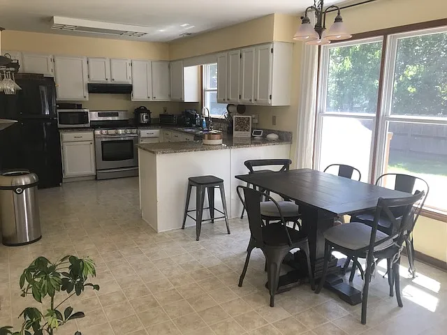 1208 Priscilla Ln — Photo 11