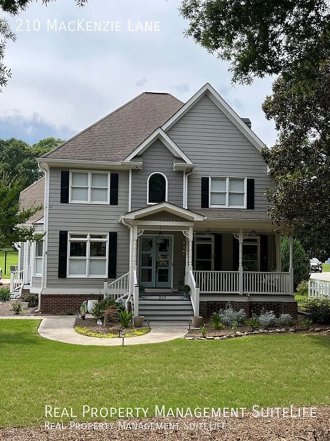 Luxury 4 Bedroom/3.5 Bath Farmhouse-Mackenzie Walk Fayetteville — Photo 4