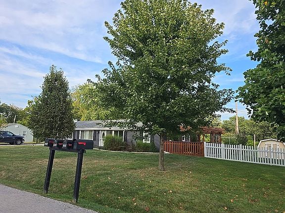 2nd image of 8105 N Summit St