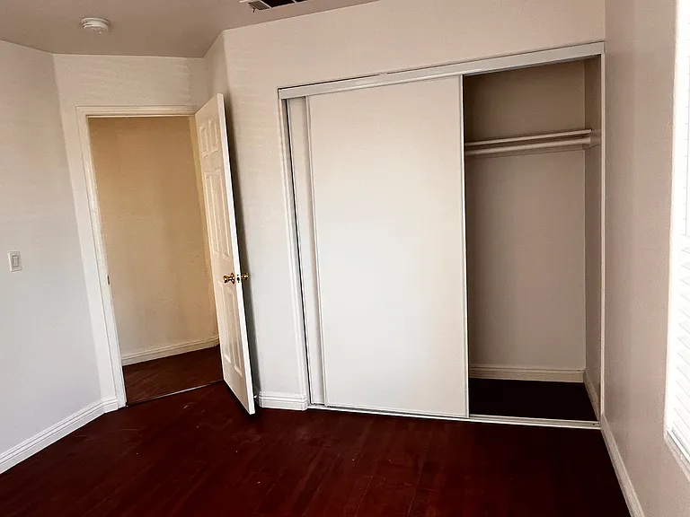 1233 Edinburg Ct — Photo 36
