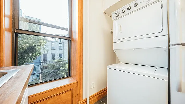 Rented by Compass | media 32