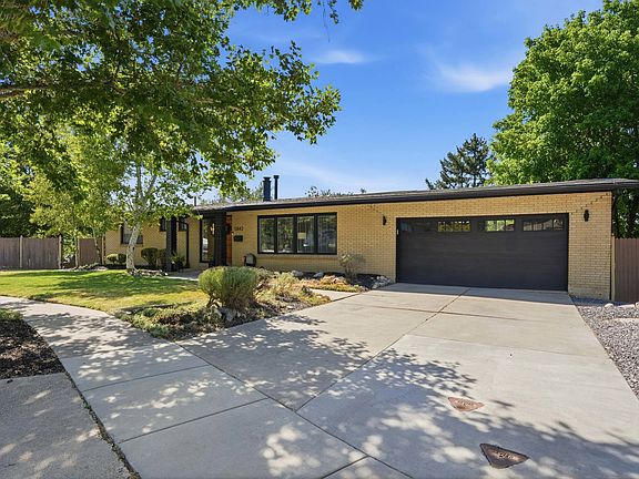 3rd image of 5842 S Fontaine Bleu Cir