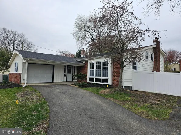 102 Oakmont Rd, Mount Laurel, NJ 08054