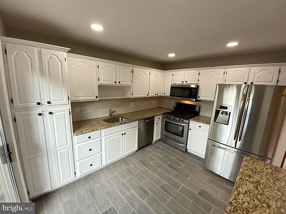 5th image of 13884 Coleman Ct