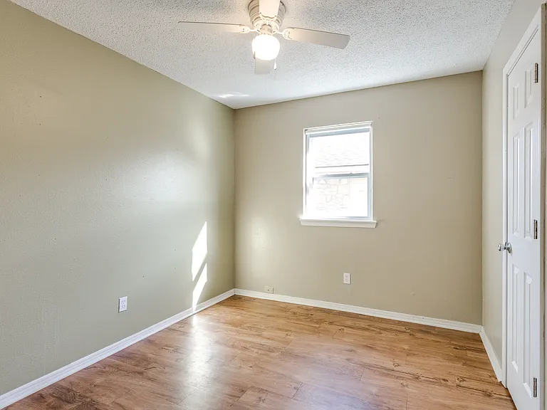 645 Lloyd Ave — Photo 26