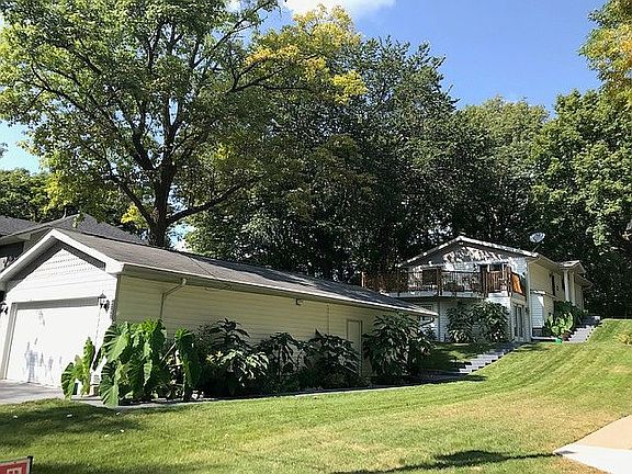 1,000 SF 4-car heated garage