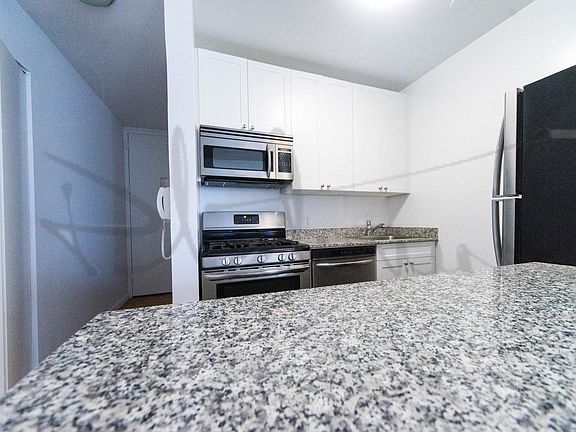 5th image of 45 Wall St APT 2022