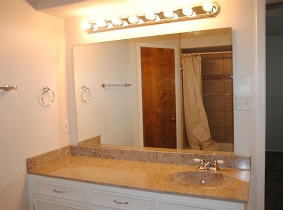 5th image of 7047 Cleburne Ct